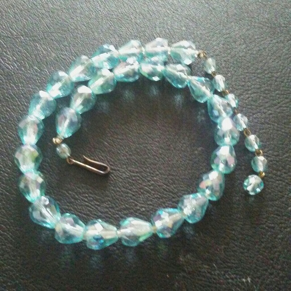 Vintage Blue Sky lucite necklace - Picture 3 of 3